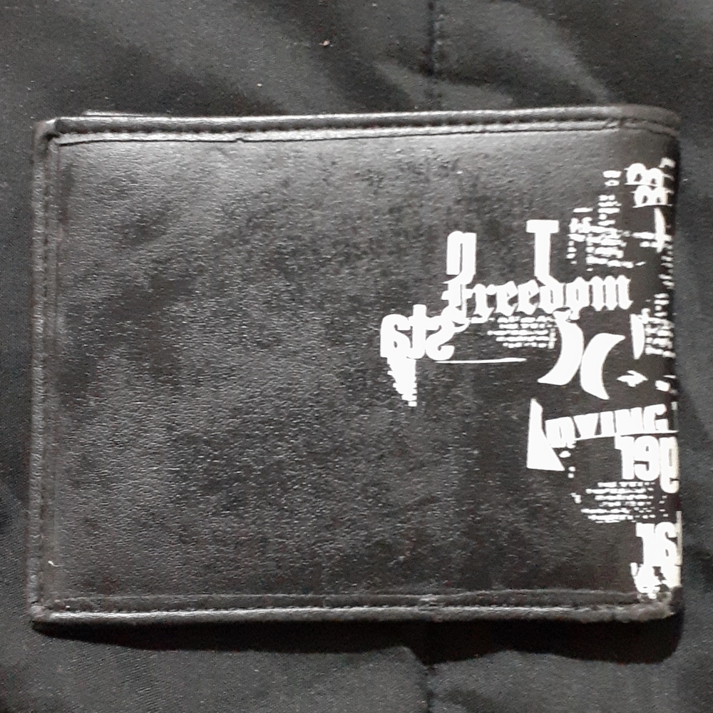 Hurley Wallet - Picture 2 of 9